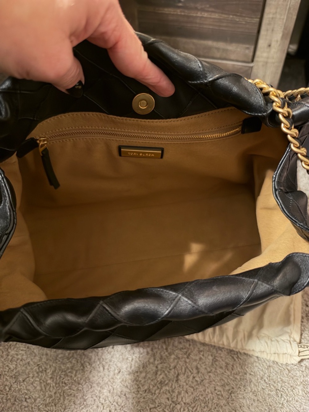 Tory Burch Black Quilted Shoulder Bag with Gold Chain - Picture 7 of 9